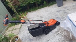 image client 1 Tondeuse À Gazon Électrique Black+Decker BEMW461ES QS