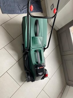 image client 2 Tondeuse sans fil Bosch Citymower 18V 32 300