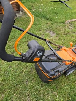 image client 2 Tondeuse Électrique Lawnmaster M2EB1637M