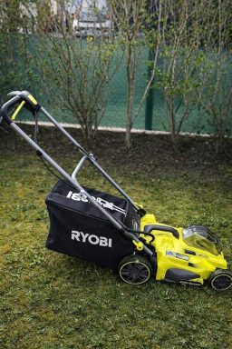 image client 2 Tondeuse sans fil Ryobi Rlm36x41h50pg