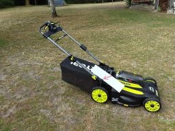 image client 2 Tondeuse À Gazon RYOBI 36V MaxPower Brushless