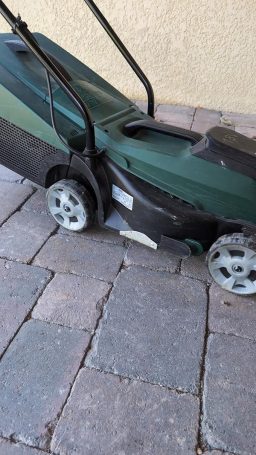 image client 3 Tondeuse sans fil Bosch Citymower 18V 32 300