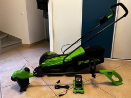 image client 3 Tondeuse À Gazon Électrique Greenworks GD24LM33LT25K4