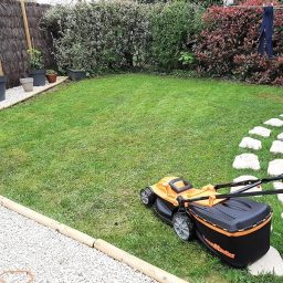 image client 4 Tondeuse Électrique Lawnmaster M2EB1637M