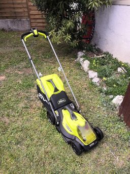 image client 4 Tondeuse sans fil Ryobi Olm1833b
