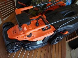 image client 5 Tondeuse À Gazon Filaire Black+Decker BEMW471BH QS