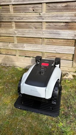 image client 5 Robot Tondeuse Ecovacs O600 RTK Care Kit