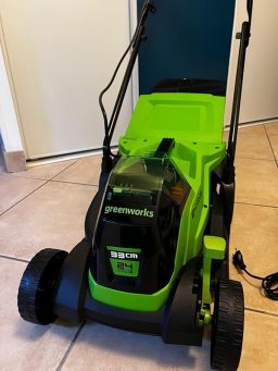 image client 6 Tondeuse À Gazon Électrique Greenworks GD24LM33LT25K4