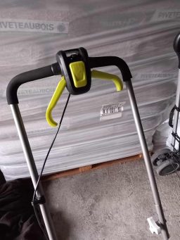 image client 6 Tondeuse sans fil Ryobi RLM18X33B40