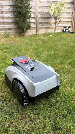 image client 7 Robot Tondeuse Ecovacs O600 RTK Care Kit