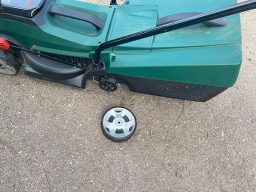 image client 8 Tondeuse sans fil Bosch Citymower 18V 32 300